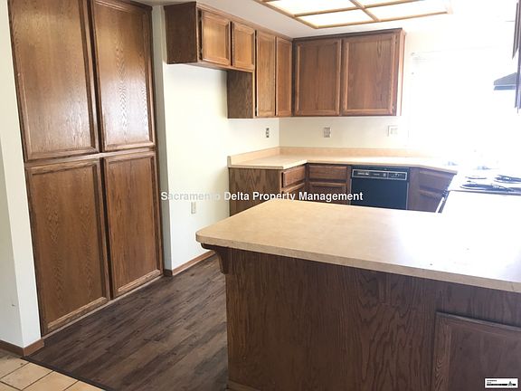 3rd image of 7638 Greenhaven Dr