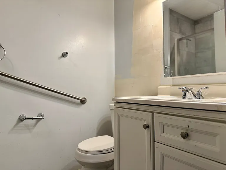 112 S Eisenhower Dr — Photo 6