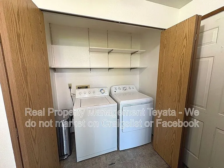 2915 Moore St — Photo 12
