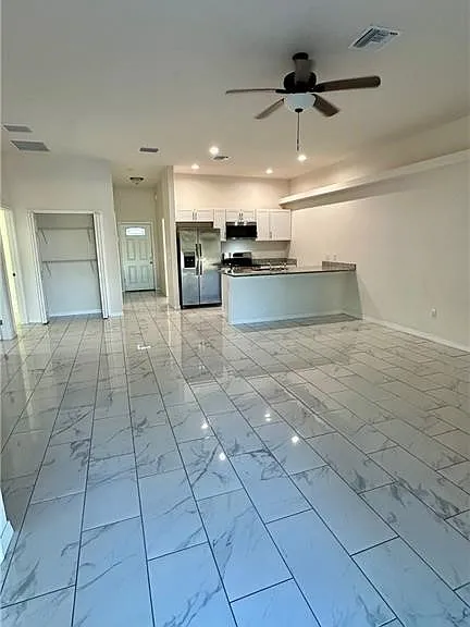 3301 SW 15th Pl — Photo 2