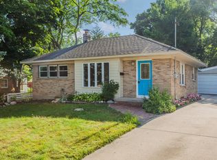 1552 Lake Grove Ave SE, East Grand Rapids, MI