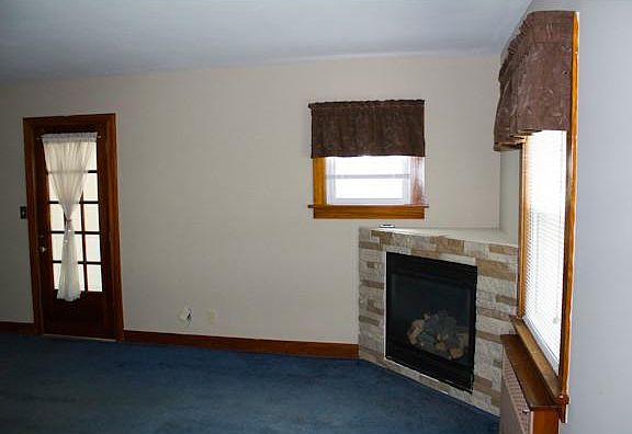 3rd image of 624 S Clairmont Ave