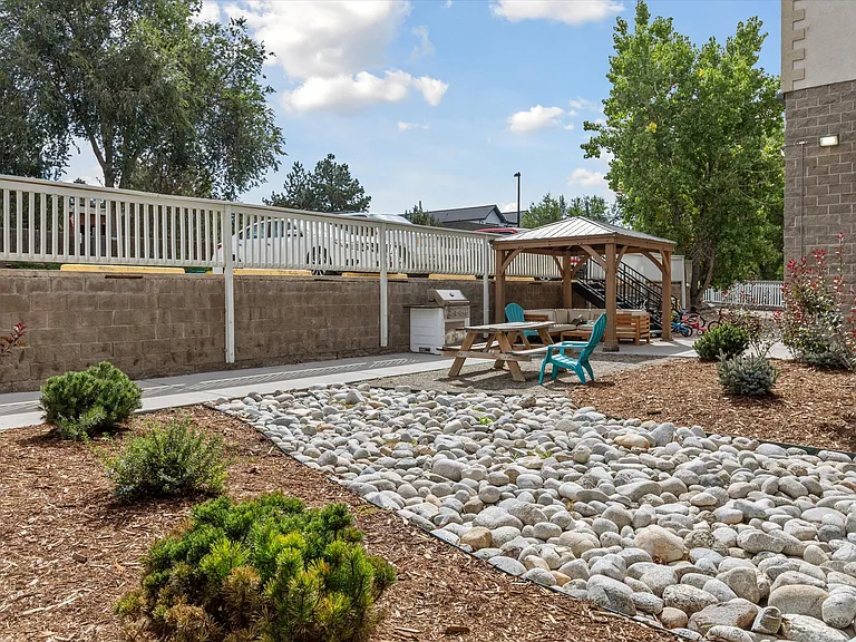 RockView Apartments — Photo 15