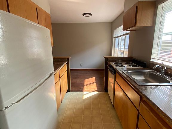 4th image of 328 Hanover Ave #19