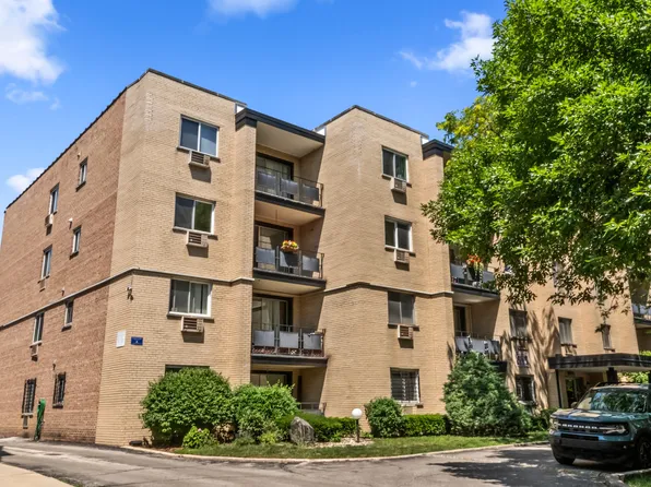 1340 W Touhy Ave APT 302, Chicago, IL 60626