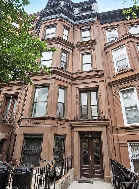 1st image of 215 Hancock St #10
