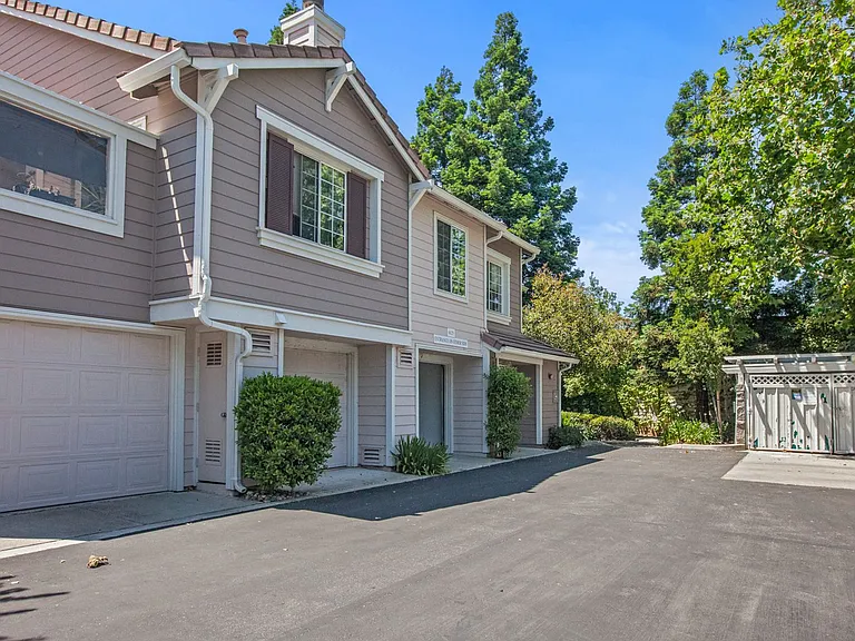 6125 Lambeck Ln — Photo 10
