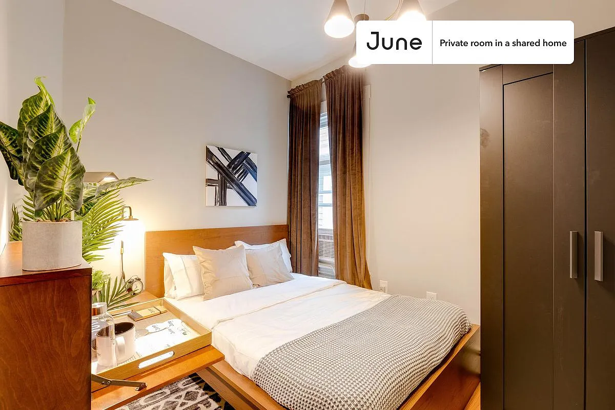 Full bedroom in 4 bed/1.5 bath home in South Boston #193 2C — Photo 1
