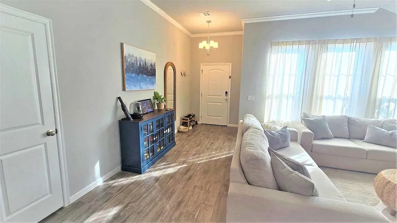 4 bed, 1701 sqft, $2,300 — Photo 1