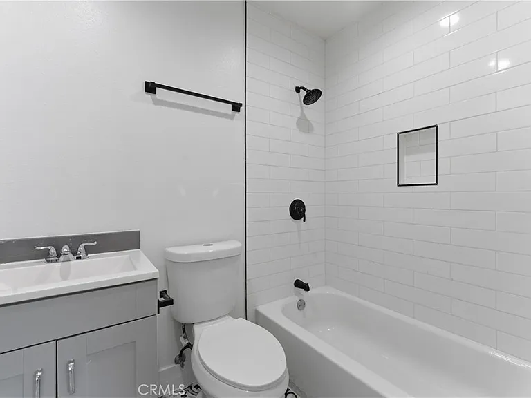 6011 Arlington Ave — Photo 3