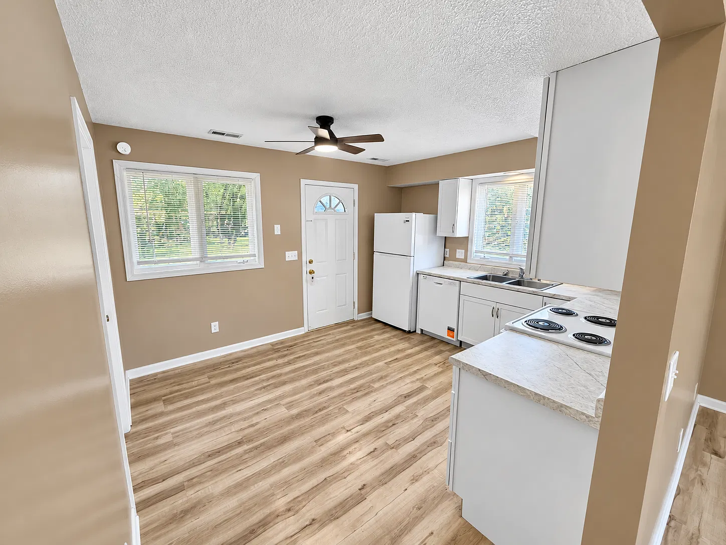 Glenview Dr, Council Bluffs — Photo 2
