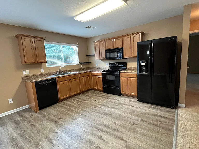 330 Kenneth Blvd NW — Photo 2