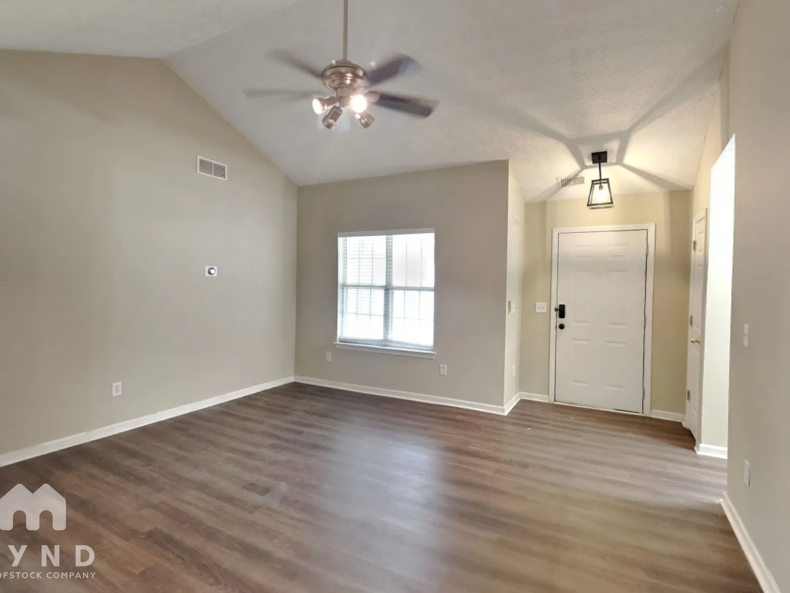 3 bed, 2.0 bath, 1257 sqft, $2,015 — Photo 3