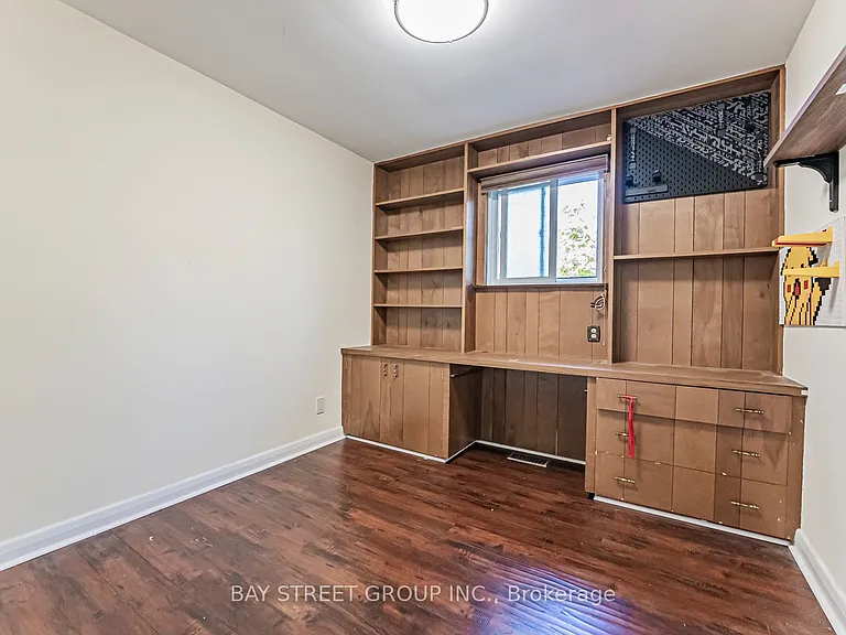 394 Centre St E #MAIN — Photo 11