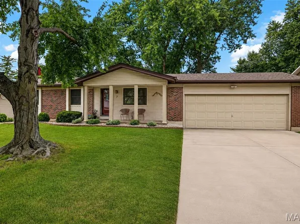 7 Park Charles Blvd S, Saint Peters, MO 63376