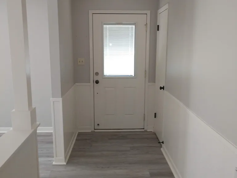 1107 Caroline Ave — Photo 2