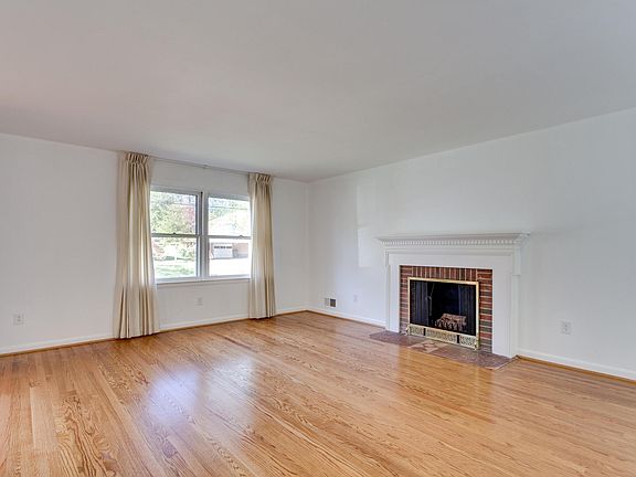 2nd image of 2815 Elsmore St