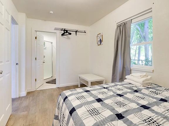 3rd image of 14541 Lakeshore Dr Unit 5