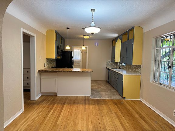 5th image of 820 Vassar Dr NE