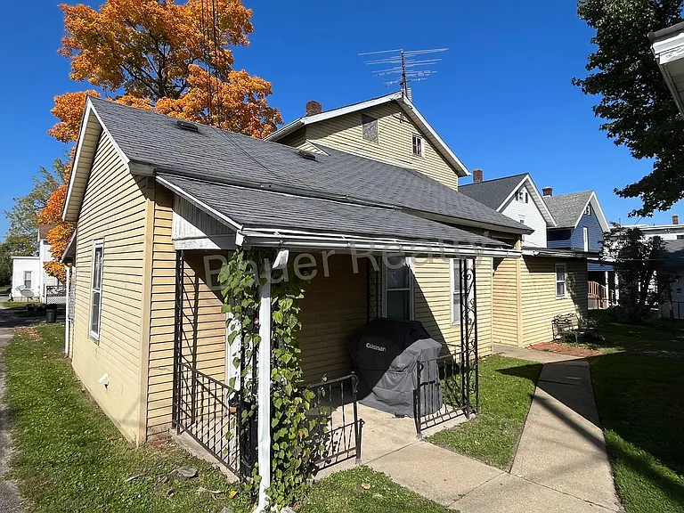 237-239 Maple St — Photo 7