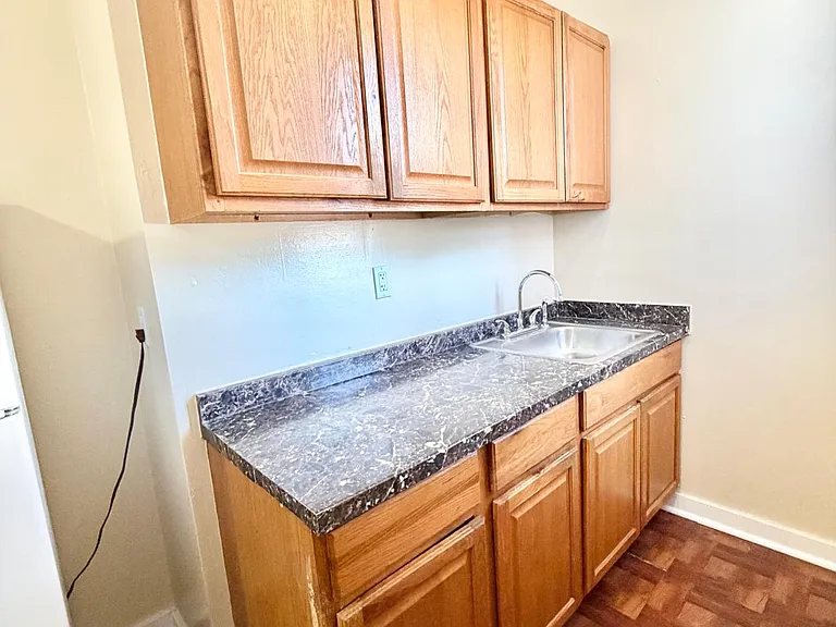59 Derby Ave #2RR — Photo 2