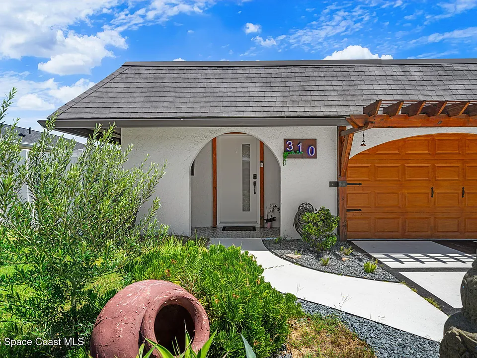 310 Lee Ave
