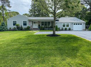 32 White Oak Ln, Westhampton Beach, NY 11978