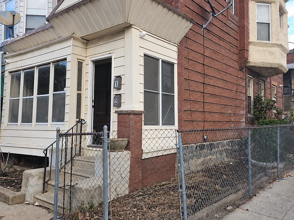 101 N Ruby St #1