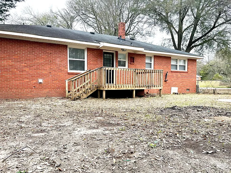 102 Belair Rd — Photo 18