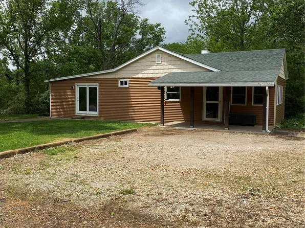 1136 Hazel Dell Rd, Greenville, IL 62246