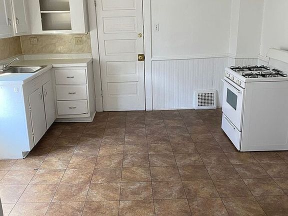 5th image of 1619 Plum St APT 3
