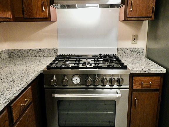 5th image of 7225 Hilltop Dr