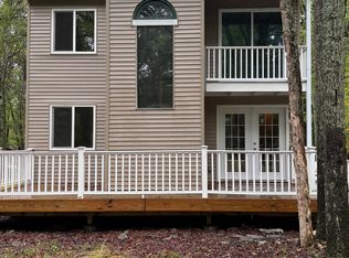 1132 Elk Dr, Bushkill, PA 18324