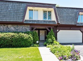 1541 Winnetka Rd, Glenview, IL 60025