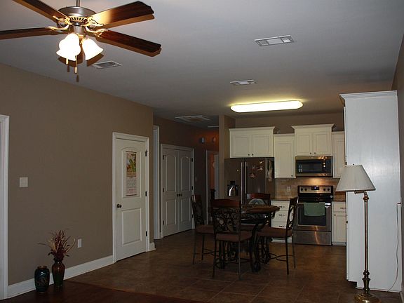 4th image of 10633 Florida Blvd #4