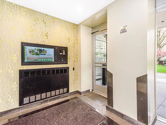 2nd image of 4 Fordham Hill Oval APT 7B
