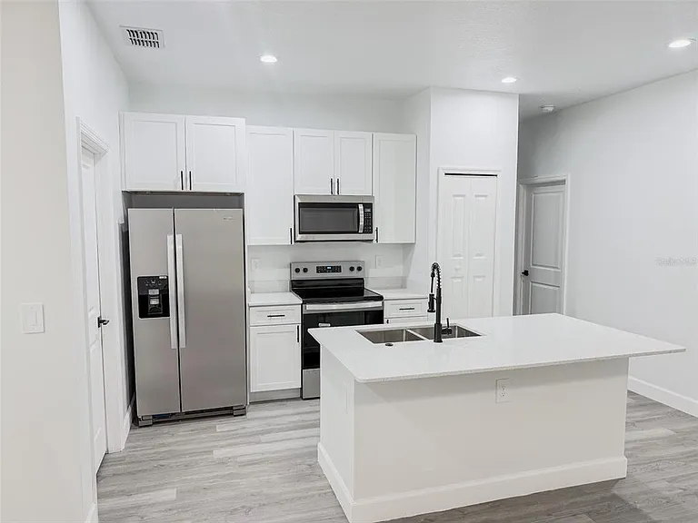 824 Hanover Ave — Photo 2