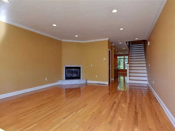 5th image of 270 Waterman St Unit B