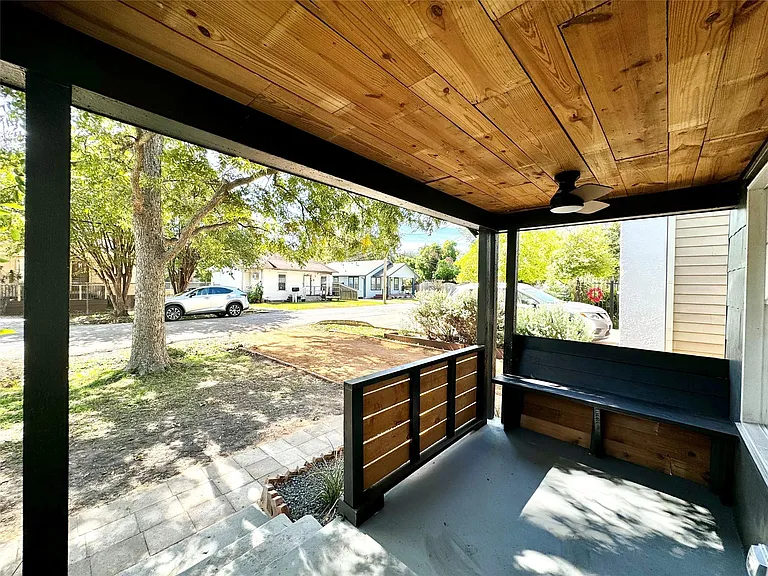 1018 Dunbar St — Photo 5