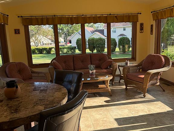 5th image of 1241 Dover Ln