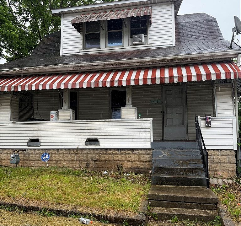 1st image of 221 Russell St