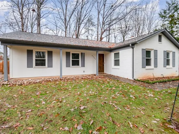 3209 Waterford Dr, Jamestown, NC 27282