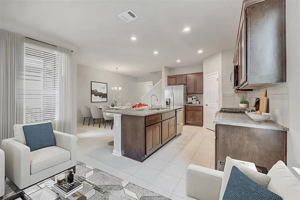 4 bed, 4.5 bath, 2596 sqft, $2,499 — Photo 4