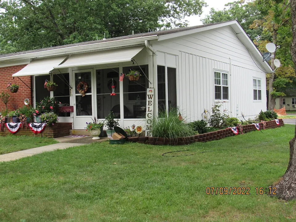 95F Edinburgh Ln #1