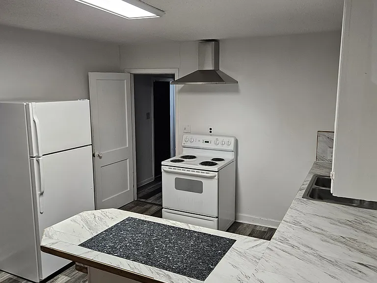 604 E Moody Ave — Photo 11