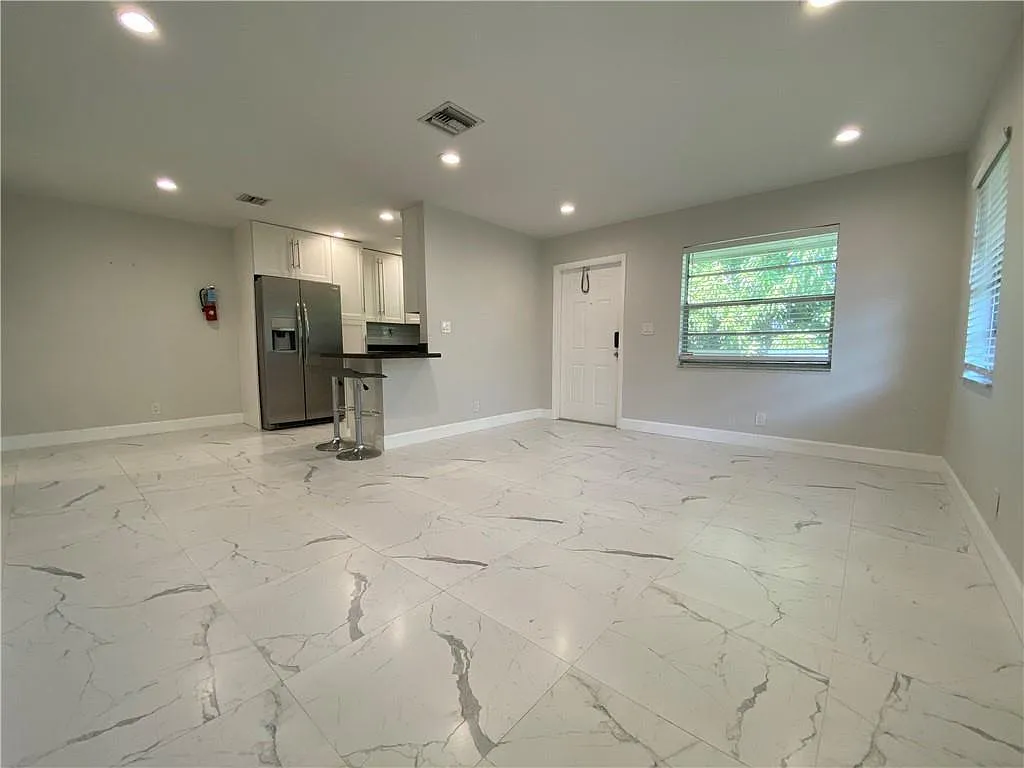 1 bed, 1.0 bath, 860 sqft, $2,249 — Photo 3