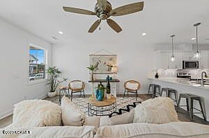 4th image of 4727 Siddons Drive