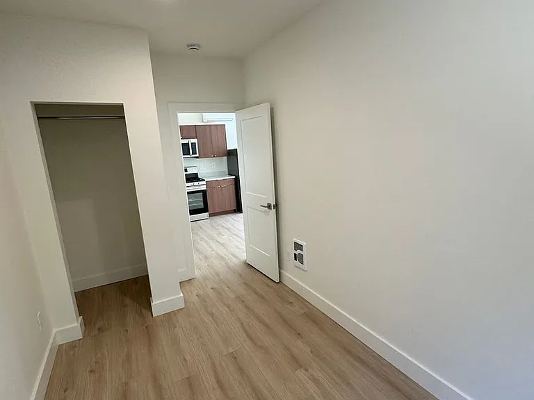2809 SE Washington St — Photo 13
