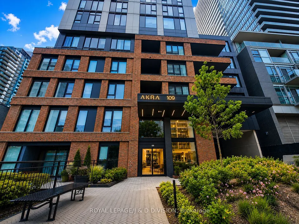 109 Erskine Ave #1304
