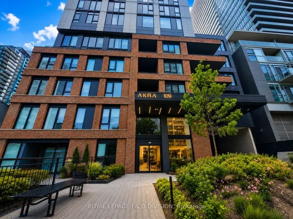 109 Erskine Ave, Toronto, ON